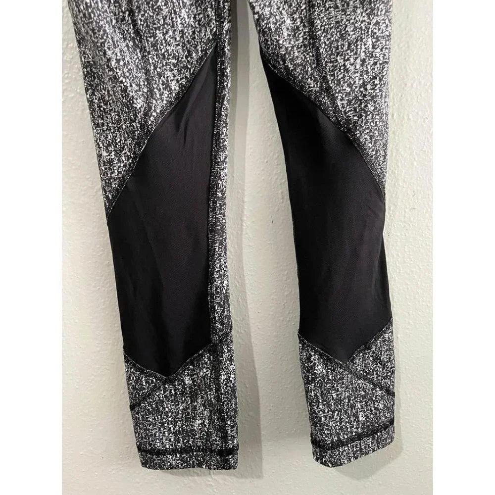 Lululemon Women Speed Up Leggings Black And White Specs Pattern Size 2 Side Pock